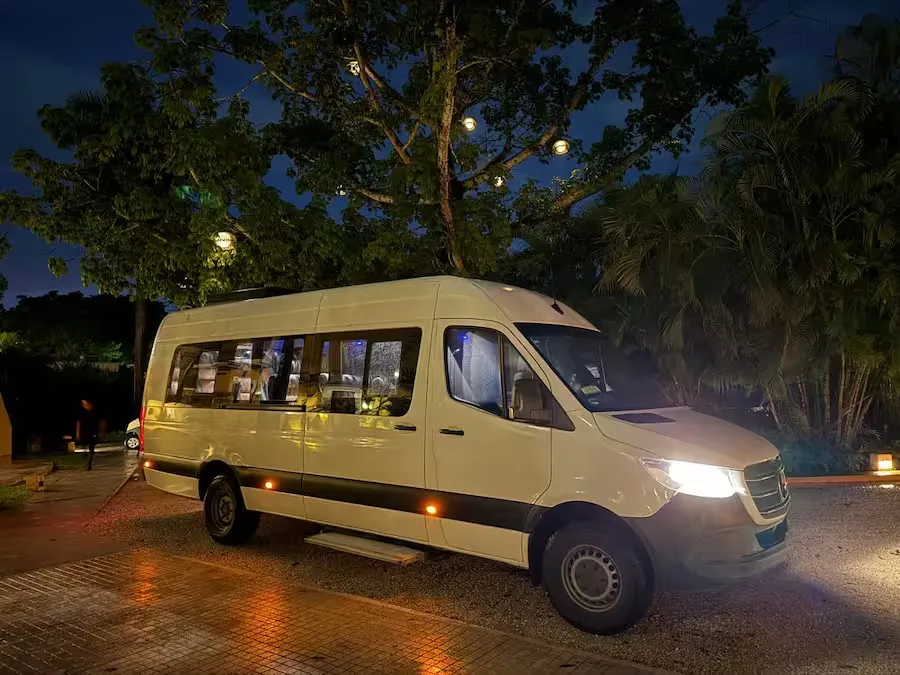 Vehículo sedán premium de nuestra flota en Yucatán